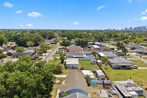 Commercial property in Tampa, Florida 4 bedrooms, 188.87 sq.m. № 2393564 - photo 24