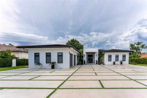 House in Miami, Florida 5 bedrooms, 386.75 sq.m. № 2361636