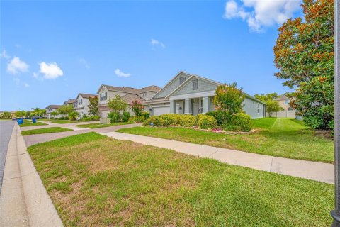 House in Lutz, Florida 4 bedrooms, 236.53 sq.m. № 2202210 - photo 3