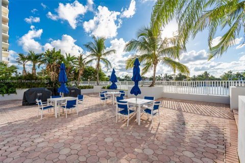 Condo in Miami Beach, Florida, 2 bedrooms  № 1861946 - photo 17