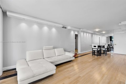 Condo in Miami Beach, Florida, 2 bedrooms  № 1861946 - photo 5