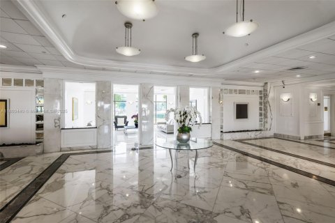 Condo in Miami Beach, Florida, 2 bedrooms  № 1861946 - photo 25