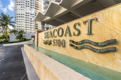 Condo in Miami Beach, Florida, 2 bedrooms  № 1861946 - photo 24
