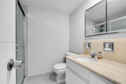 Condo in Miami Beach, Florida, 2 bedrooms  № 1861946 - photo 13