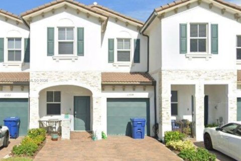Townhouse in Miami, Florida 3 bedrooms, 157.47 sq.m. № 2067839