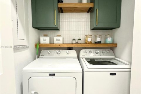 Townhouse in Miami, Florida 3 bedrooms, 157.47 sq.m. № 2067839 - photo 14