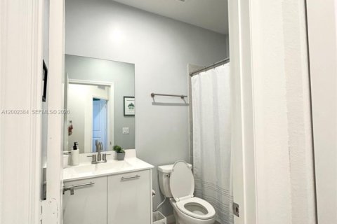 Townhouse in Miami, Florida 3 bedrooms, 157.47 sq.m. № 2067839 - photo 12