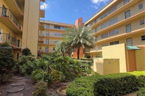 Condominio en Hialeah, Florida, 3 dormitorios  № 2047556
