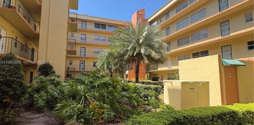 Condominio en Hialeah, Florida, 3 dormitorios  № 2047556