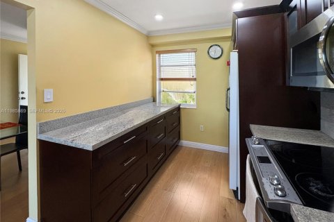 Condominio en alquiler en Hialeah, Florida, 3 dormitorios, 119.66 m2 № 2047556 - foto 4