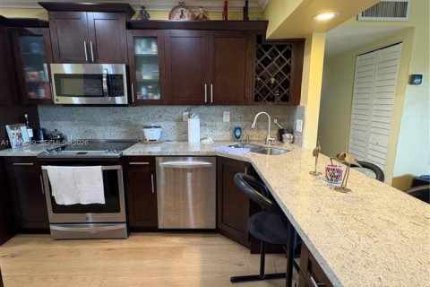 Condominio en alquiler en Hialeah, Florida, 3 dormitorios, 119.66 m2 № 2047556 - foto 5