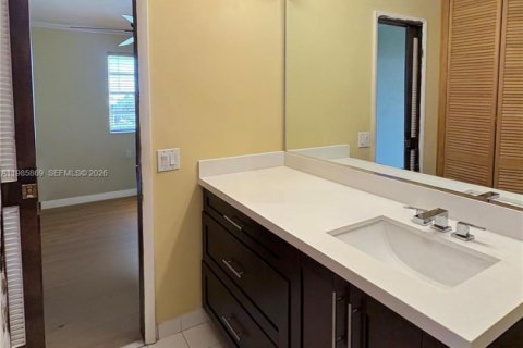 Condominio en alquiler en Hialeah, Florida, 3 dormitorios, 119.66 m2 № 2047556 - foto 12