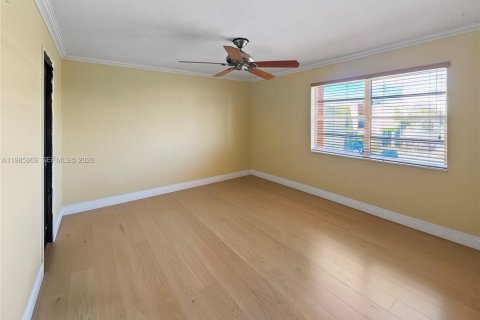 Condominio en alquiler en Hialeah, Florida, 3 dormitorios, 119.66 m2 № 2047556 - foto 10