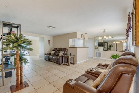 Villa ou maison à vendre à New Port Richey, Floride: 3 chambres, 157.19 m2 № 2350308 - photo 8