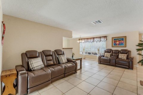 Villa ou maison à vendre à New Port Richey, Floride: 3 chambres, 157.19 m2 № 2350308 - photo 11
