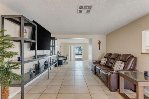 Villa ou maison à vendre à New Port Richey, Floride: 3 chambres, 157.19 m2 № 2350308 - photo 9