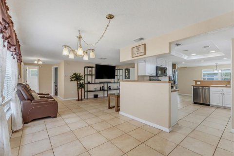 Villa ou maison à vendre à New Port Richey, Floride: 3 chambres, 157.19 m2 № 2350308 - photo 15