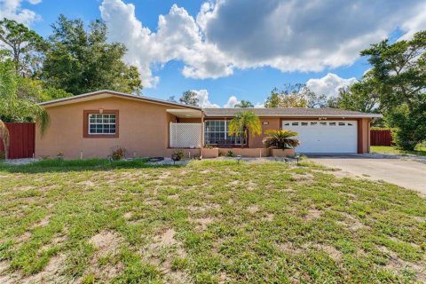 House in New Port Richey, Florida 3 bedrooms, 157.19 sq.m. № 2350308