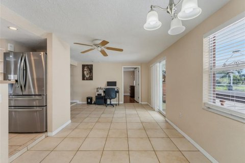 Villa ou maison à vendre à New Port Richey, Floride: 3 chambres, 157.19 m2 № 2350308 - photo 27