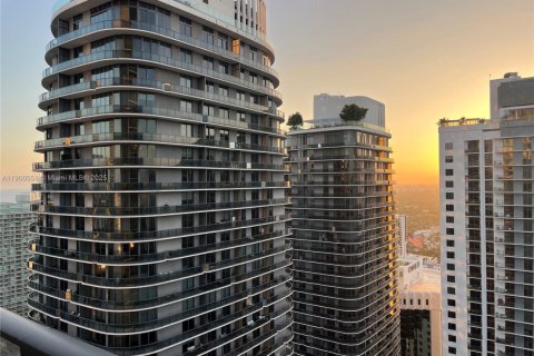 Купить кондоминиум в Майами, Флорида 3 спальни, 134.71м2, № 1956675 - фото 2