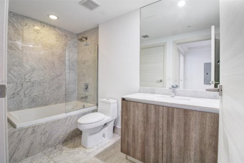 Купить кондоминиум в Майами, Флорида 3 спальни, 134.71м2, № 1956675 - фото 20