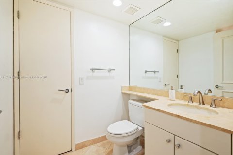 Condo in Key Biscayne, Florida, 3 bedrooms  № 1764742 - photo 21