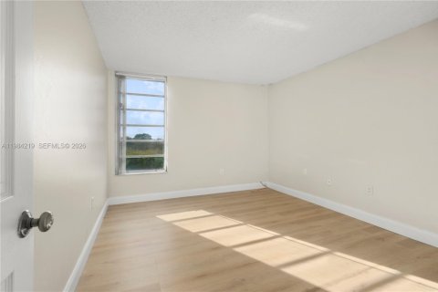 Снять в аренду кондоминиум в Майами, Флорида 2 спальни, 89.93м2, № 2045472 - фото 23