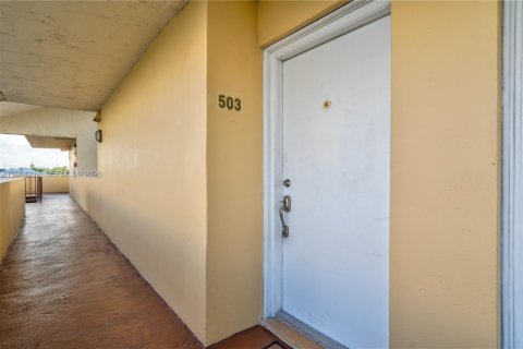 Снять в аренду кондоминиум в Майами, Флорида 2 спальни, 89.93м2, № 2045472 - фото 6