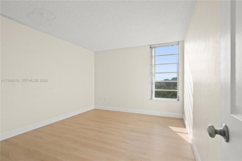 Снять в аренду кондоминиум в Майами, Флорида 2 спальни, 89.93м2, № 2045472 - фото 17