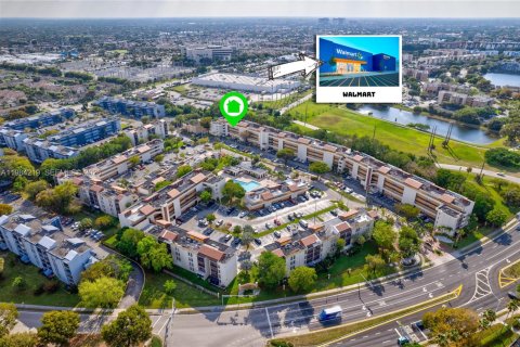 Снять в аренду кондоминиум в Майами, Флорида 2 спальни, 89.93м2, № 2045472 - фото 3