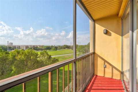 Кондоминиум с 2 спальнями в Майами, Флорида № 2045472