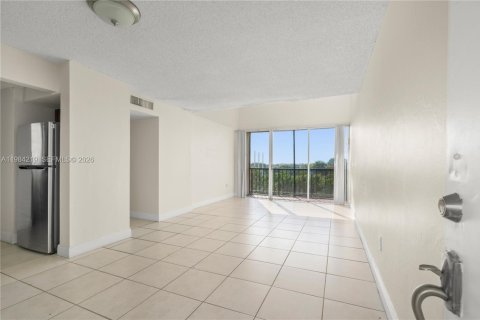 Снять в аренду кондоминиум в Майами, Флорида 2 спальни, 89.93м2, № 2045472 - фото 7