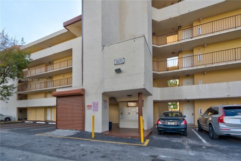 Снять в аренду кондоминиум в Майами, Флорида 2 спальни, 89.93м2, № 2045472 - фото 4