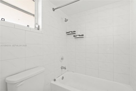 Снять в аренду кондоминиум в Майами, Флорида 2 спальни, 89.93м2, № 2045472 - фото 22