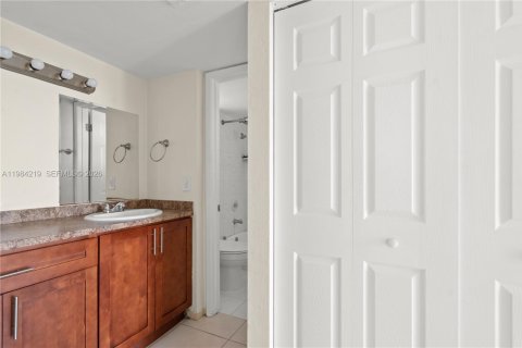 Снять в аренду кондоминиум в Майами, Флорида 2 спальни, 89.93м2, № 2045472 - фото 20