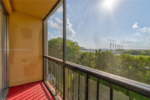 Снять в аренду кондоминиум в Майами, Флорида 2 спальни, 89.93м2, № 2045472 - фото 10