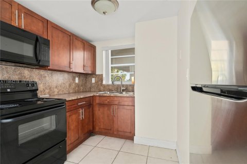 Снять в аренду кондоминиум в Майами, Флорида 2 спальни, 89.93м2, № 2045472 - фото 14