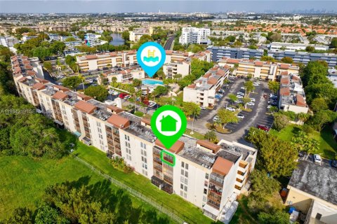 Снять в аренду кондоминиум в Майами, Флорида 2 спальни, 89.93м2, № 2045472 - фото 12