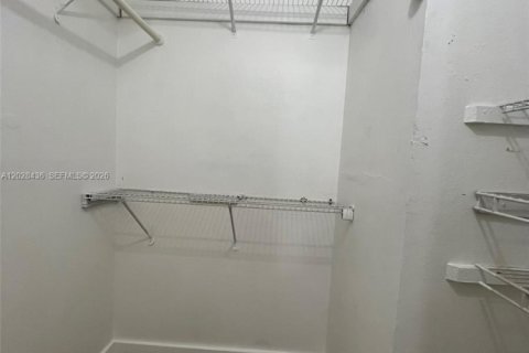 Condo in Hialeah, Florida, 2 bedrooms  № 2088301 - photo 12