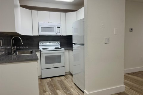 Condo in Hialeah, Florida, 2 bedrooms  № 2088301 - photo 3