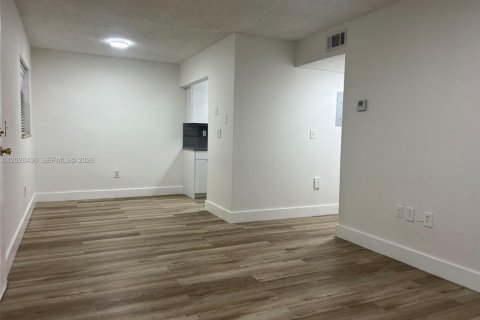 Condo in Hialeah, Florida, 2 bedrooms  № 2088301 - photo 7