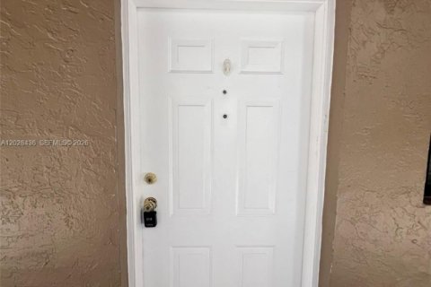 Condo in Hialeah, Florida, 2 bedrooms  № 2088301 - photo 2