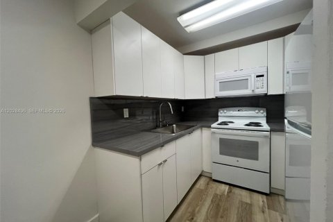 Condo in Hialeah, Florida, 2 bedrooms  № 2088301 - photo 4