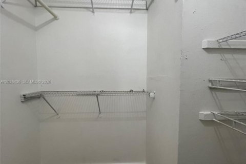 Condo in Hialeah, Florida, 2 bedrooms  № 2088301 - photo 13