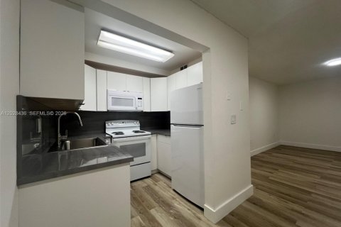 Condo in Hialeah, Florida, 2 bedrooms  № 2088301 - photo 6