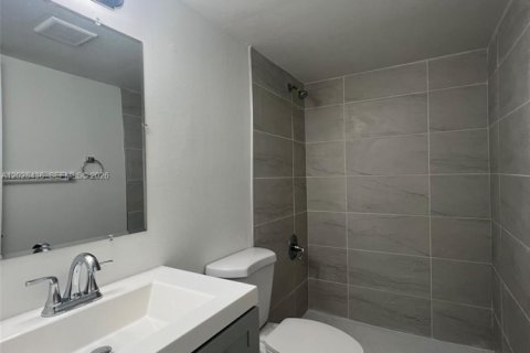 Condo in Hialeah, Florida, 2 bedrooms  № 2088301 - photo 10