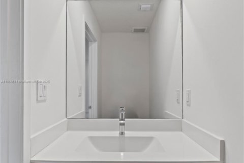 Condo in Doral, Florida, 2 bedrooms  № 1880300 - photo 19