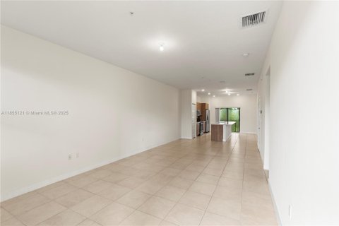 Condo in Doral, Florida, 2 bedrooms  № 1880300 - photo 6