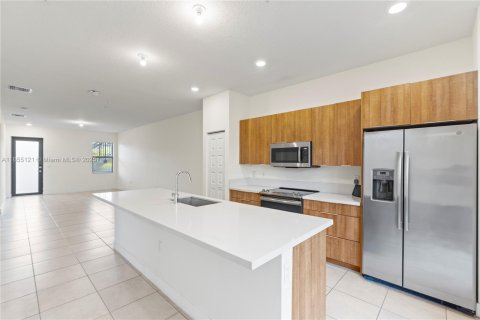 Condo in Doral, Florida, 2 bedrooms  № 1880300 - photo 12