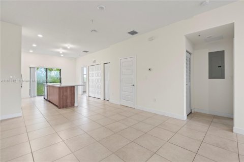 Condo in Doral, Florida, 2 bedrooms  № 1880300 - photo 7
